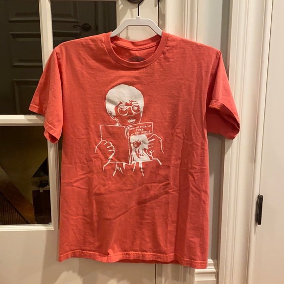 Medium salmon colored tshirt - Picture 1 of 2